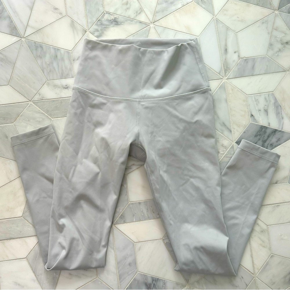 TNA Action “TnaSLICK” Cheeky Hi-Rise Ankle Legging in Chrome